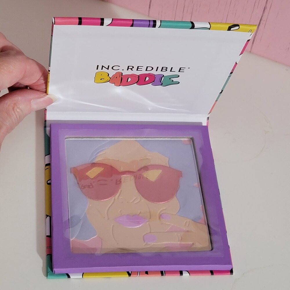 NEW Inc.redible BADDIE Got the gold rainbow highlighter NEW - Picture 4 of 10